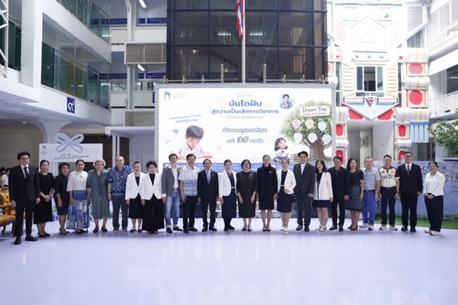 มูลนิธิกำลังใจ จัดงานโครงการ “บันไดฝันสู่ความเป็นเลิศทางวิชาการ (ดร.ละมูล ลือสุขประเสริฐ)” ครั้งที่ 17 ภายใต้แนวคิด “ต้นไม้แห่งความฝัน( Dream Tree)” พร้อมแจกทุนการศึกษากว่า 130 ทุน